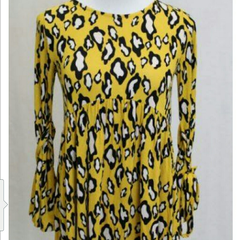 BNWT abby +anna Bell Sleeve Top - XL
